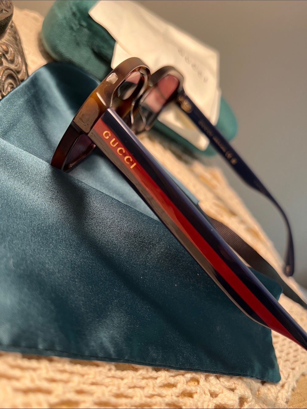 Gucci Sunglasses Sherry Stripe and  Teal Velvet Case Like New Stunning